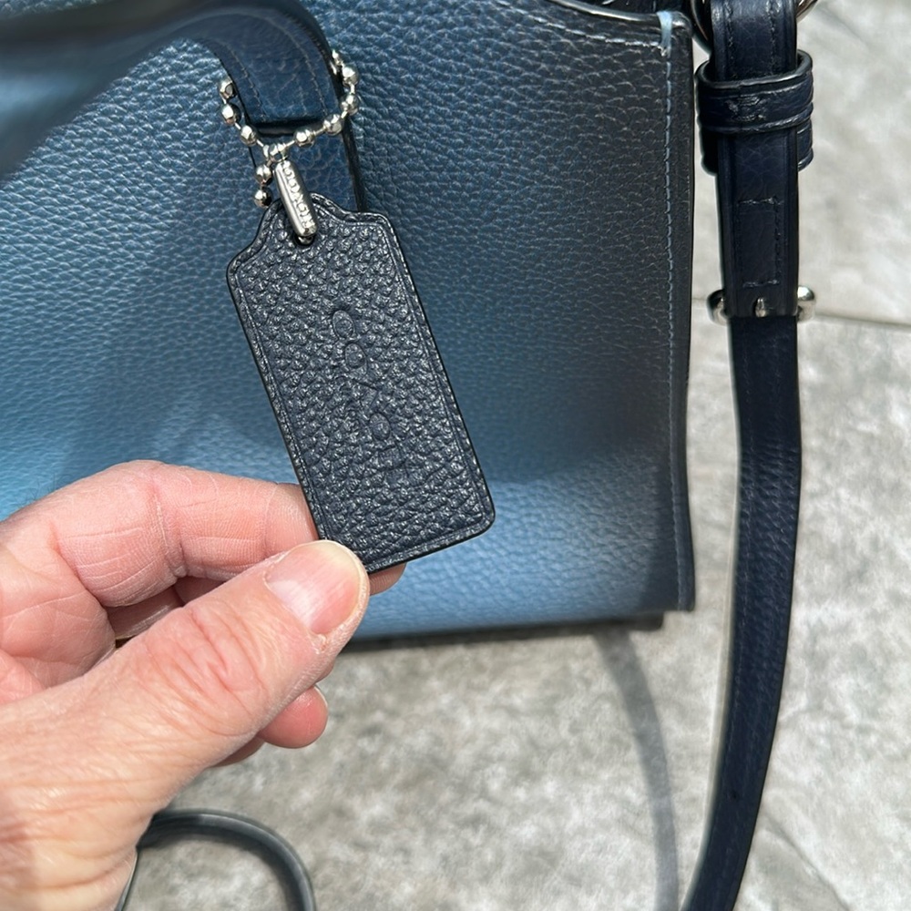 Coach , mixed blues, zippered closure - Picture 10 of 17